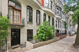 24 West 83